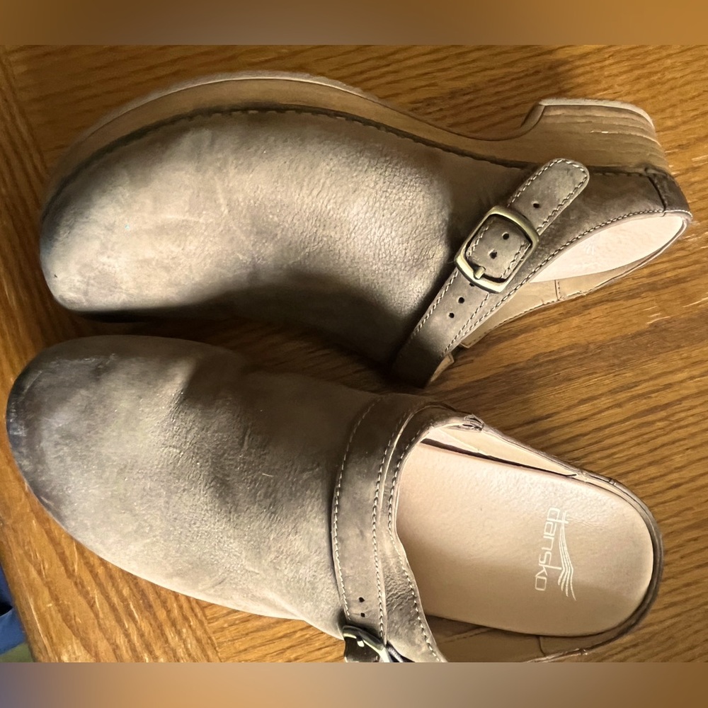 Dansko Berry open-heeled clogs
Taupe color, size 40